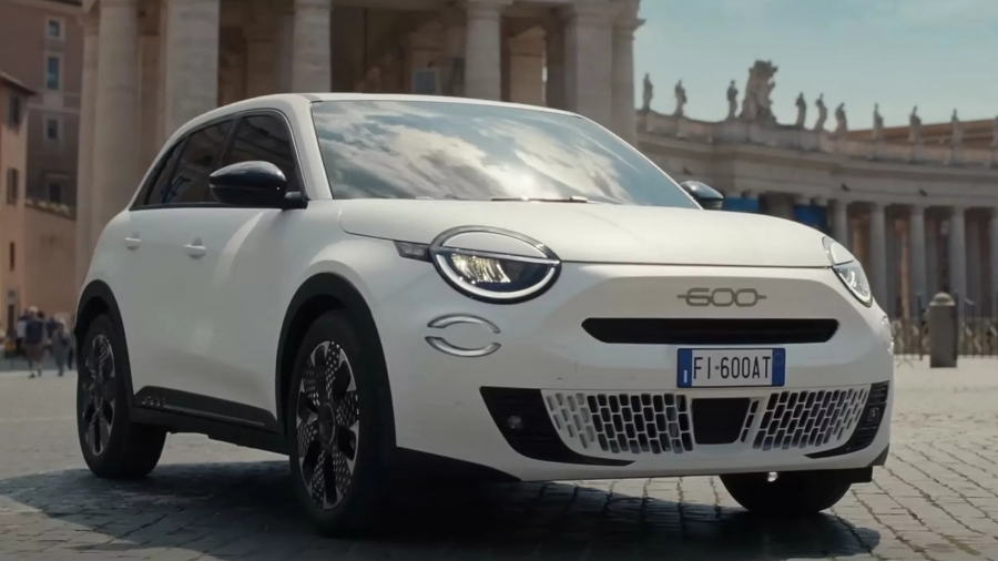Fiat 600 тихо дебютирует в видео Unity