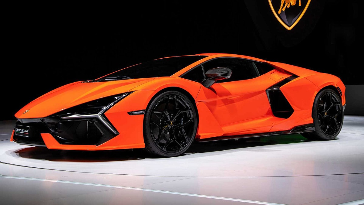 Lamborghini Revuelto 2023 представили «вживую»
