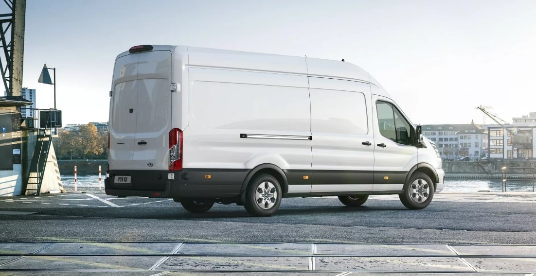 Ford Transit 2024 получит новую автоматическую коробку передач и большие СМИ