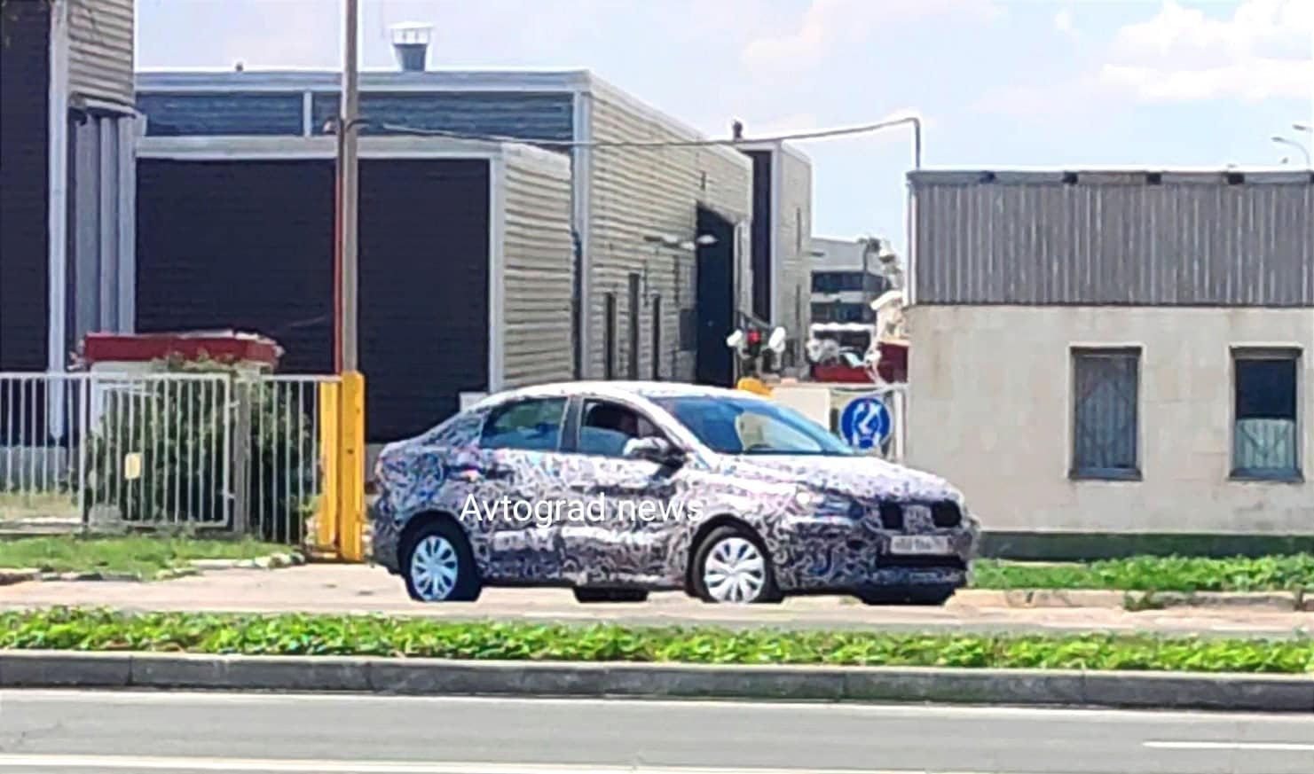 Lada Iskra 2024 сфотографировали во время тестовых заездов