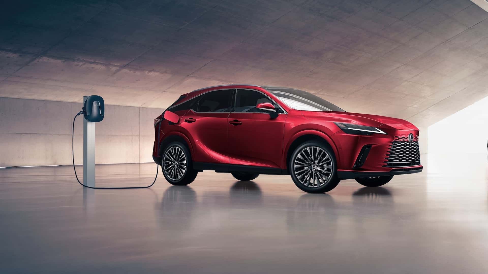 Lexus RX 2024 выходит на рынок в гибридной версии