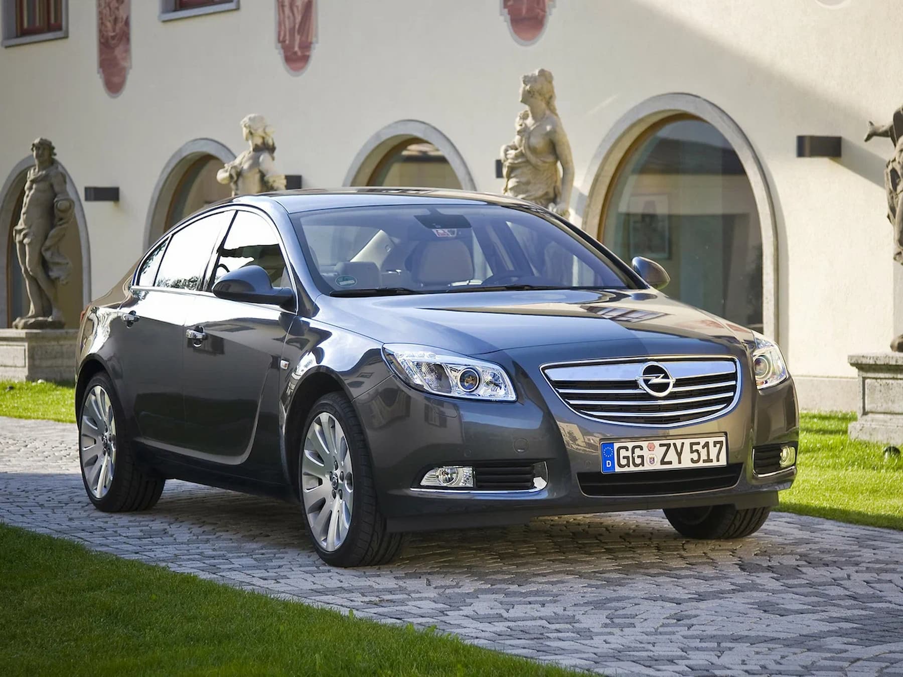 Opel Insignia 2008 комплектуется самыми надежными двигателями