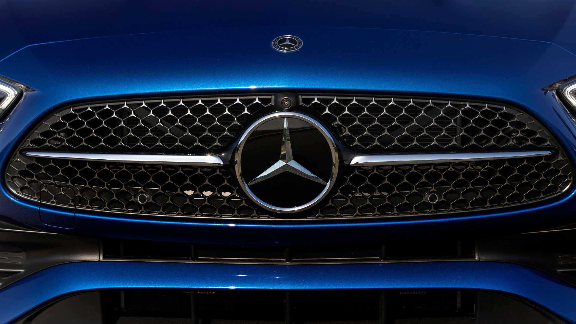 Несмотря на запрет, российские дилеры могут получить доступ к ПО Mercedes-Benz: раскрываются все подробности