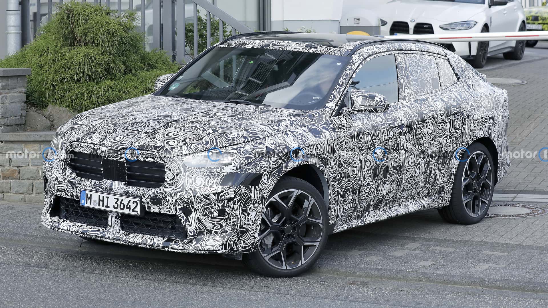 BMW X2 2024 тестируют в более мощной версии