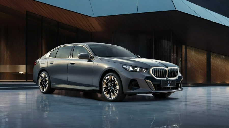 BMW 5-й серии и i5 для Китая: длинная база и кино в салоне