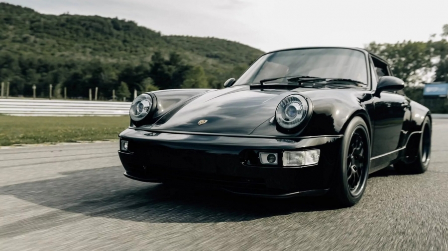 Редкий 30-летний Porsche 911 America скрестили с электромобилем Tesla