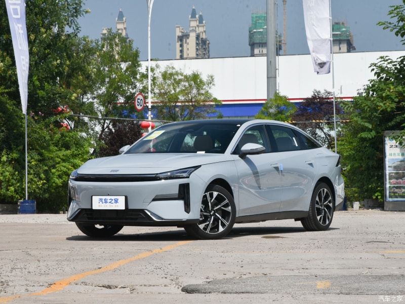 Geely Galaxy L6 2023 официально поступил в продажу в Китае