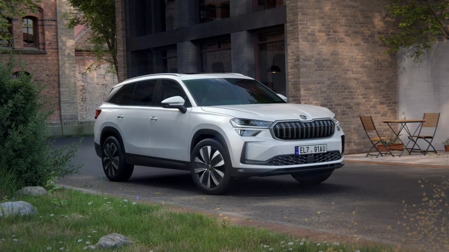 Новый Skoda Kodiaq стал крупнее и получил гибридную версию