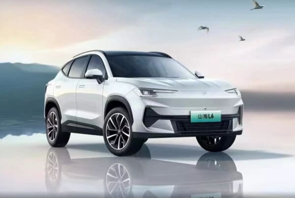 новый кроссовер от Chery Jetour Shanghai L6 показан на официальном фото