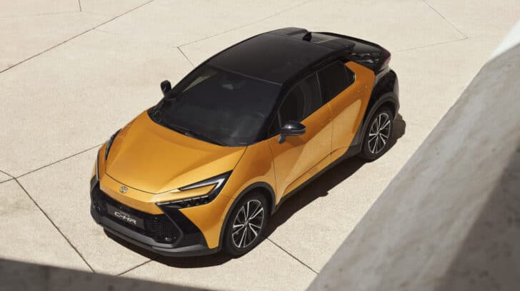 новый кроссовер Toyota C-HR 2024 запущен в производство