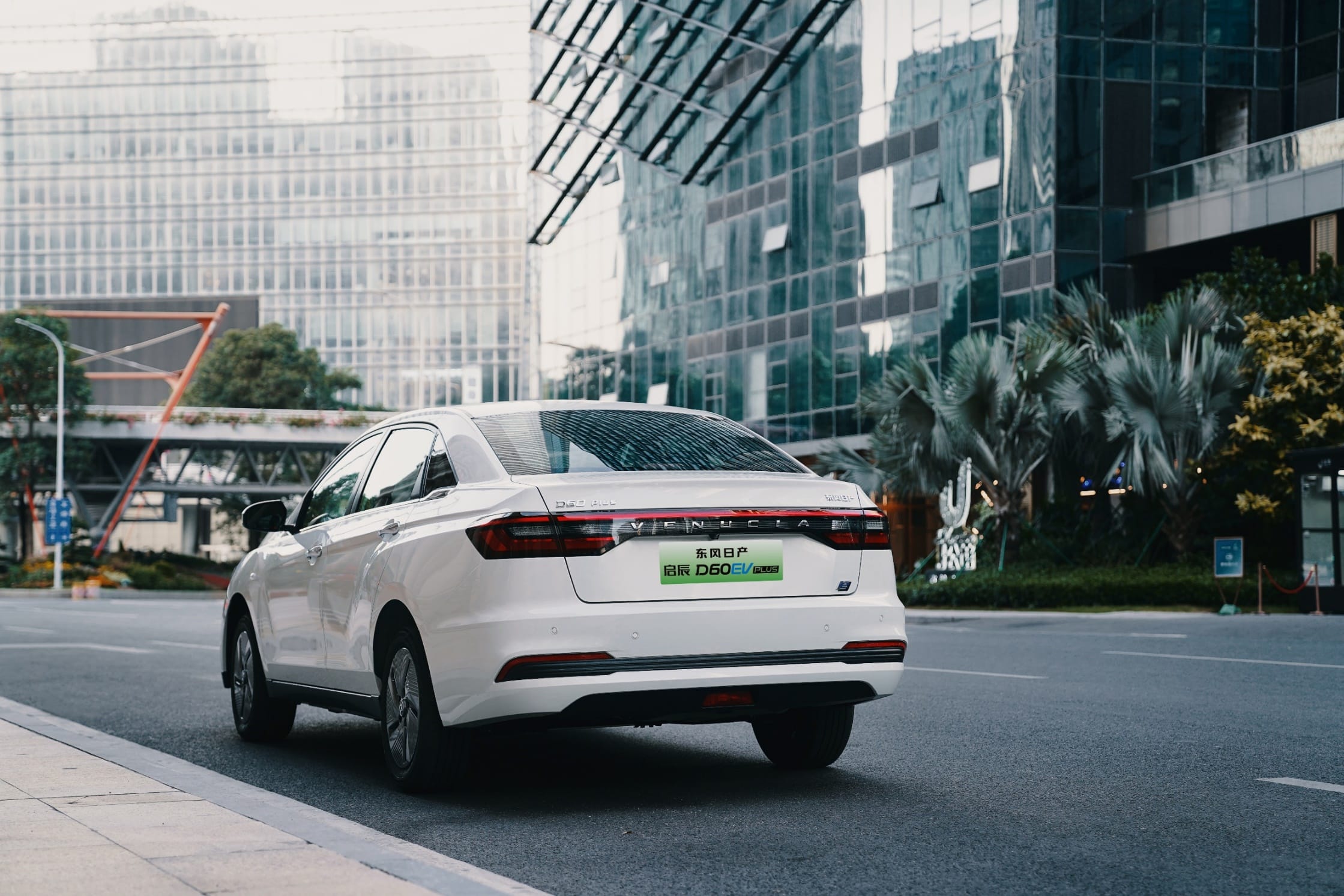 стартовали продажи Venucia D60 Plus