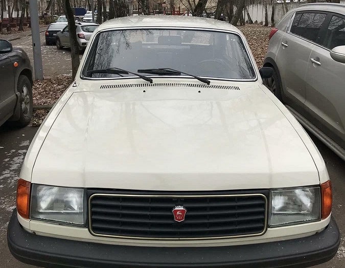 ГАЗ-31029 «Волга» 1992 года выпуска выставлена ​​на продажу в России.