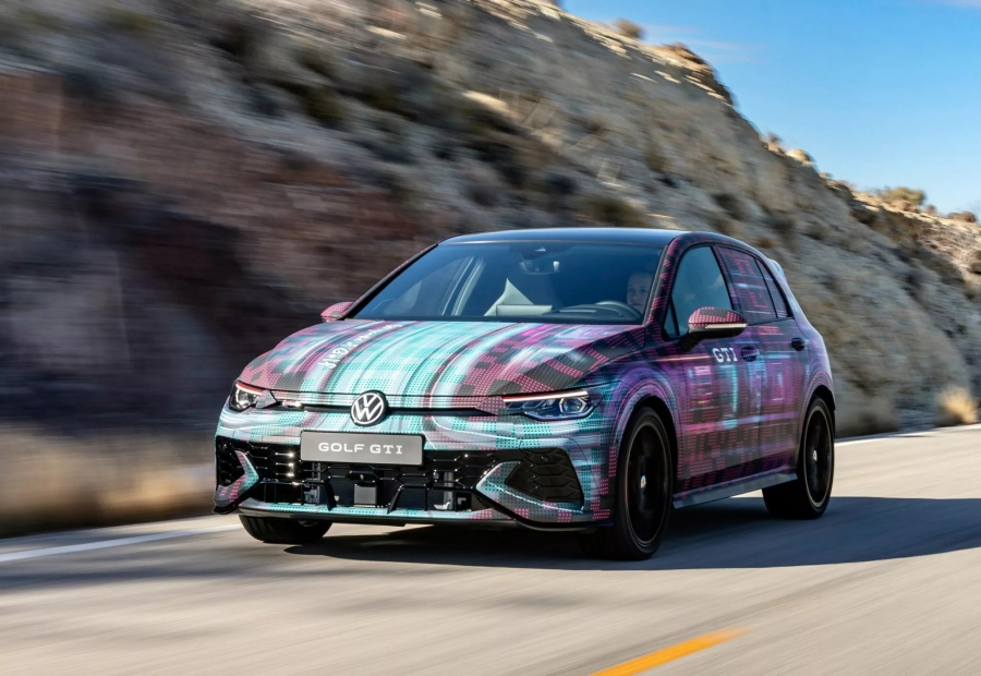Обновленный Volkswagen Golf получит встроенный ChatGPT и физические кнопки на руле.