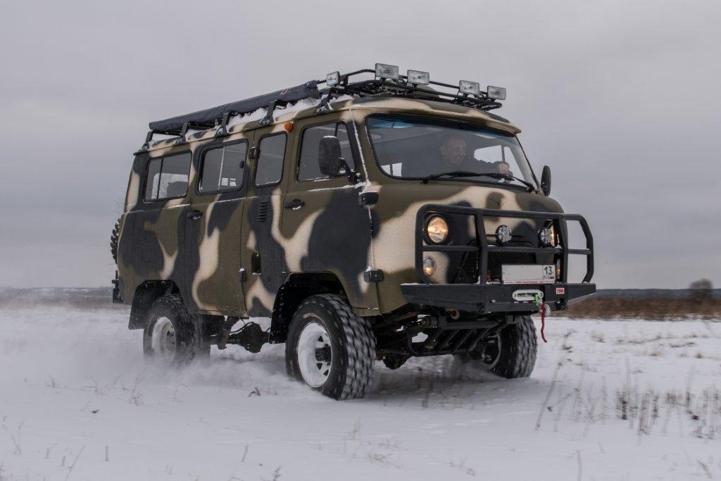Российские мужчины знают, как превратить УАЗ «Буханка» в настоящий Land Rover: британцы ахнули