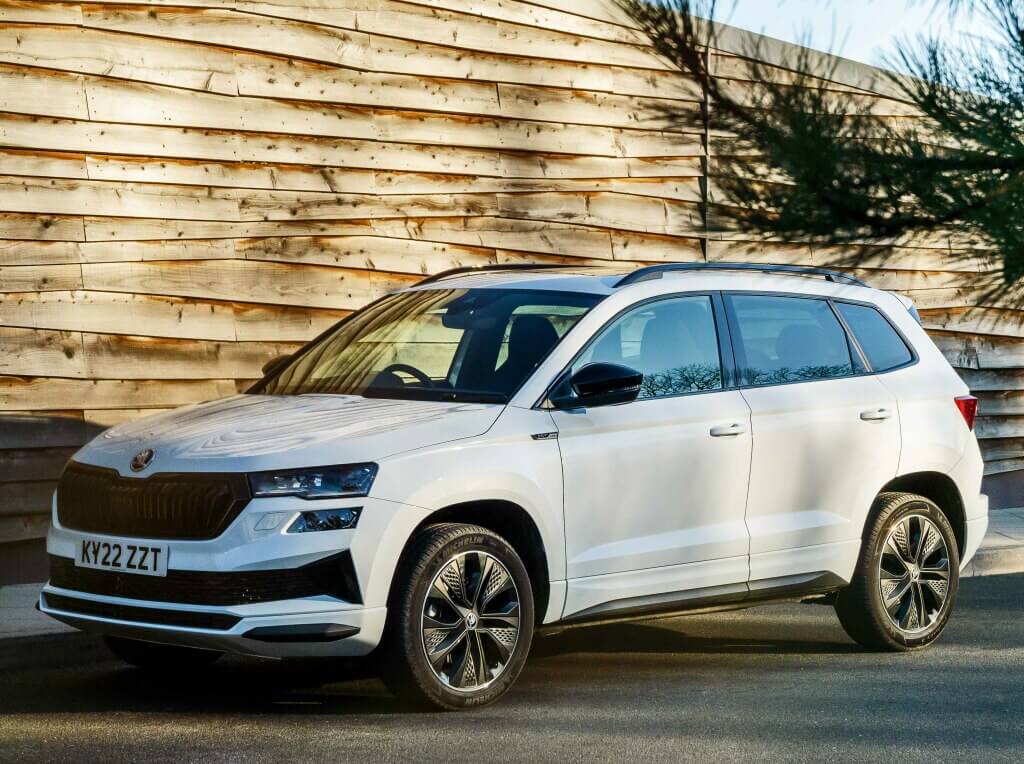 Skoda Karoq 2024 подешевел на 860 тысяч рублей